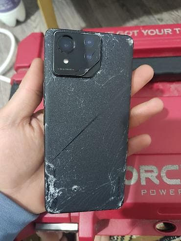 pro 5: Asus ROG Phone 8 Pro — 3