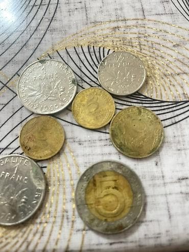 Спорт и хобби: Продаю иностранных монет (Франция + одна монета Польши) Состав по — 4