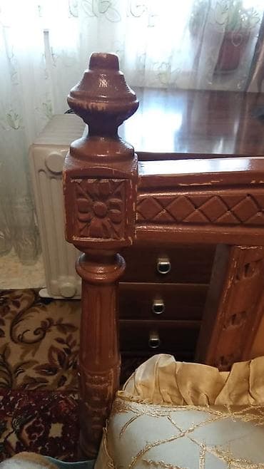 продаю старые мебели: Продаётся двуспальная кровать. Производство Египет (выпуск времён — 2