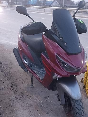скутера макси: Макси-скутер 160 куб. см, Бензин — 2