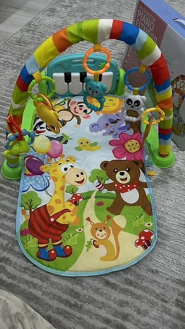 Развивающий коврик с дугой и пианино - Яркий игровой коврик с