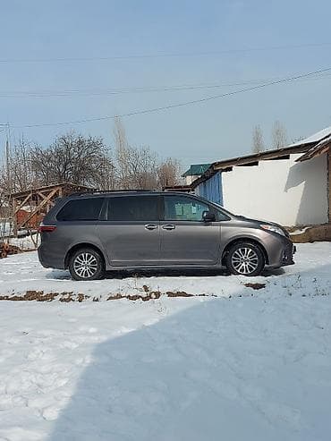 мото каракол: Toyota Sienna: 2018 г., Автомат, Бензин, Вэн/Минивэн — 8