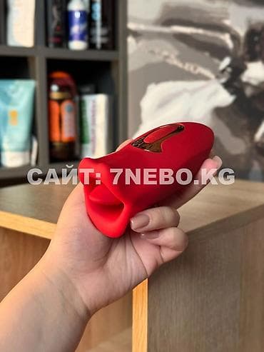 Женский вибростимулятор «Red Lips MM» : модель с функцией облизывания