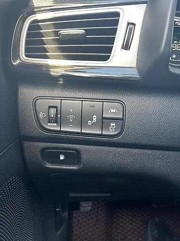 kia 2015: Kia Niro: 2017 г., 1.6 л, Робот, Гибрид, Внедорожник — 10