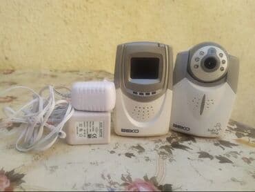 Видеоняня Beko состоит из родительского блока с экраном и детского