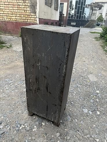 офисный шкаф бу: Металлический сейф с двумя отделениями - Материал: сталь — 2