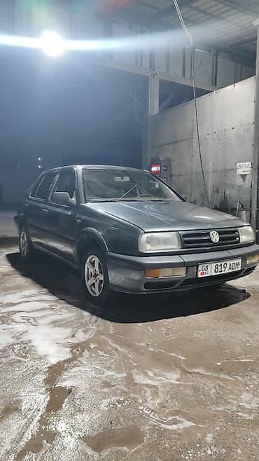 Volkswagen Vento: 1993 г., 1.8 л, Механика, Бензин, Седан at lalafo.kg Volkswagen Vento: 1993 г., 1.8 л, Механика, Бензин, Седан
