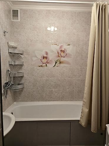 Санузел/ванная комната с полноценной ванной чашей. - Стандартная