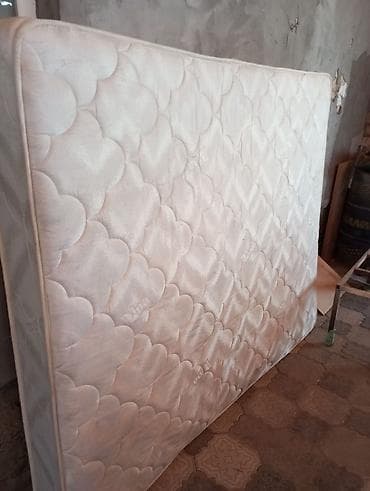 купить двухместную кровать: Матрас пружинный двуспальный - Размер: ориентировочно 160×200 см — 1