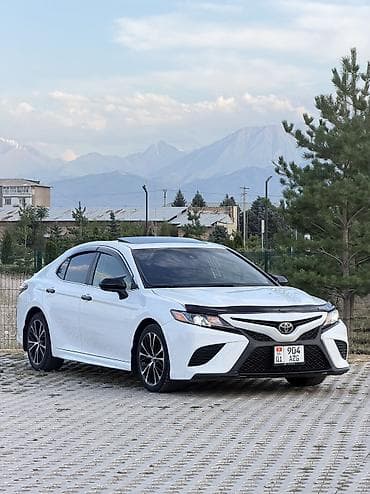 Транспорт: Toyota Camry: 2018 г., 2.5 л, Автомат, Бензин, Седан — 3