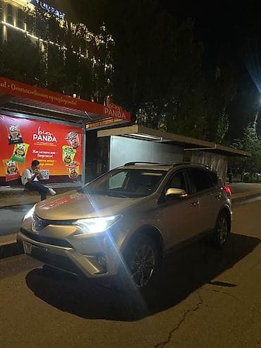 70: Toyota RAV4: 2018 г., Гибрид — 2