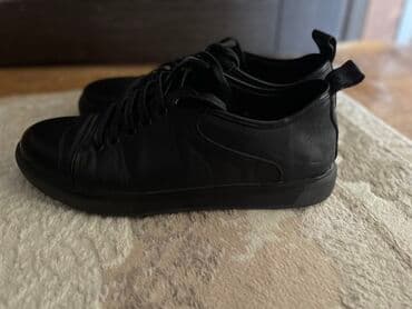 продаю в связи с переездом: Мужские кроссовки, 42, Б/у, цвет - Черный, Платная доставка — 2