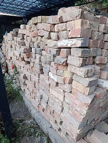 Продаю не дорого полнотелый кирпич б/у 700-800 шт примерно половина