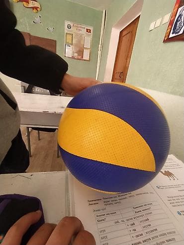 музыкальный инструмент ямаха: Волейбольный мяч Mikasa MVL200 - Цвет: жёлто‑синий, фирменный рисунок — 3