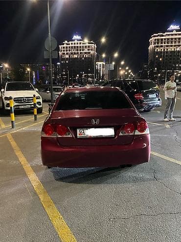Honda Civic: 2006 г., 1.8 л, Автомат, Бензин, Седан — 2