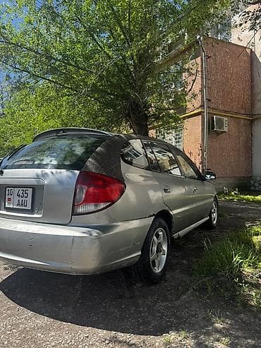 5: Kia Rio: 2003 г., Хэтчбэк — 4