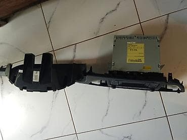 s 63: Штатная магнитола с передней панелью и центральной накладкой торпедо — 3