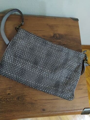 у настоящей женщины должно быть сумочка из италии: Шикарная итальянская кожаная сумка,кожа супер мягкая, размер отличный — 8