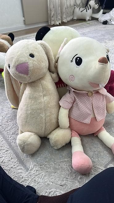 toys: НОВЫЕ, остатки с магазина
Высота 75,80см 
Каждая по 800сом — 1