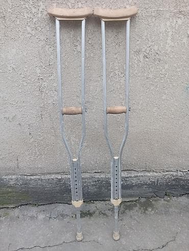 купить костыль: Подмышечные костыли регулируемые, размер M. - Материал: легкий — 1