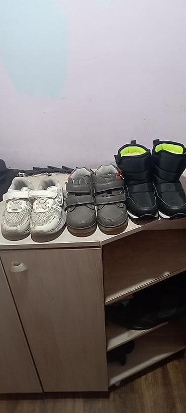 подросковые обувь: Детская обувь, комплект из 3 пар: - Кроссовки белые: легкие, дышащие — 2