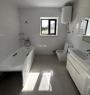 Кыймылсыз мүлк: 200 м², 7 бөлмө, Балдарсыз түгөйлөргө — 9