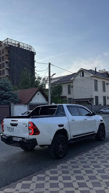 стопа: Toyota Hilux: 2022 г., 4 л, Автомат, Газ, Пикап — 4