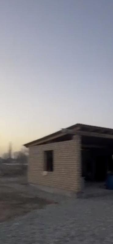 дом за 30000: Срочно продаётся добротный дом 3 комнат Г образный участок По красной — 6