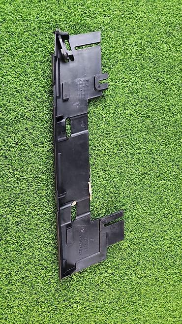 bew e34: 8 157 ___938 Е38 Дорестайлинг Крепление Реснички правая Год 1997 В — 2