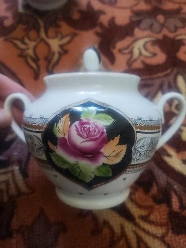 мадонна фарфор гдр: Фарфоровый чайный набор с ручной росписью “Роза”.ЛФЗ Состав: - чайник — 4