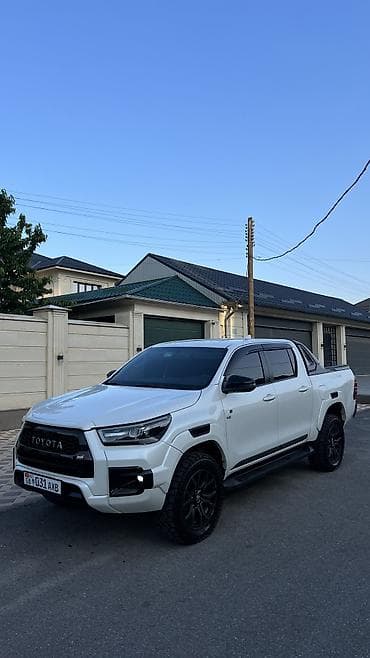 Toyota Hilux: 2022 г., 4 л, Автомат, Газ, Пикап