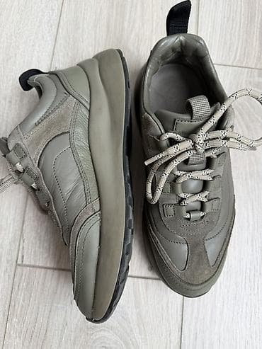 nike react: Женская обувь цвет хаки
В хорошем состоянии
38-38,5 размер — 2