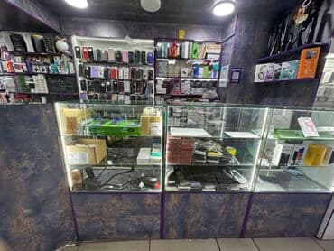 зонтик для телефона: Задается 2 витрины в ЦУМе в подвале,отдел Glyx24 — 3