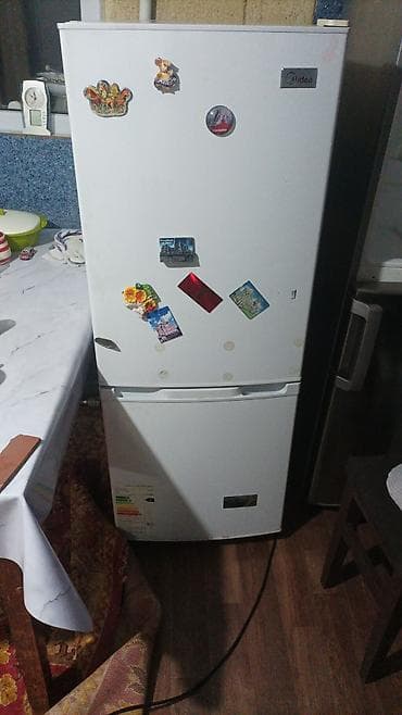 холодильники морозильники: Холодильник Midea, двухкамерный, белый. - Размещение морозильной — 2