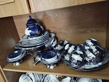Фарфоровый сервиз в классическом стиле, кобальтово-синий с золотым