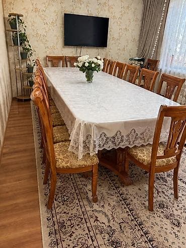 резной сундук: Стол и стул для зала, Б/у, Самовывоз, цвет - Коричневый — 1