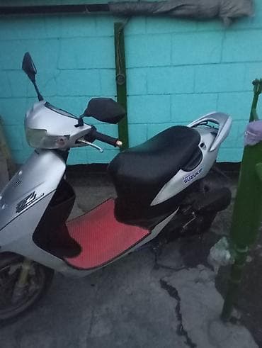 Скутерлер: Скутер Suzuki (серебристый цвет) - Марка/бренд: Suzuki - Тип — 2