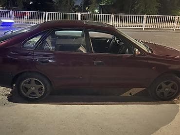 Toyota Carina E: 1997 г., 1.6 л, Механика, Бензин, Седан