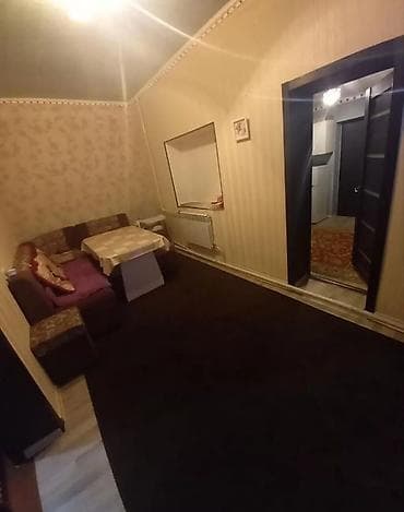 контейнер магазине: Просторный двухэтажный дом с мансардными окнами и балконом. - — 4