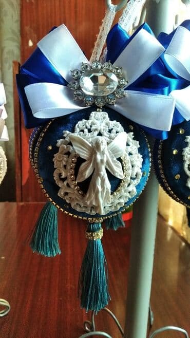 новогодние игрушки бишкек: Пластиковые шары, бархот мраморный,лепнина,стразы — 1