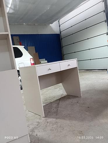 кухонный уголок на заказ: Рабочий стол 2 шт шкаф для книга 1 шт консоль для косметики 1 шт все — 2