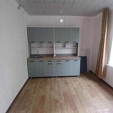 2 бөлмө, Кыймылсыз мүлк агенттиги, Жарым -жартылай эмереги бар