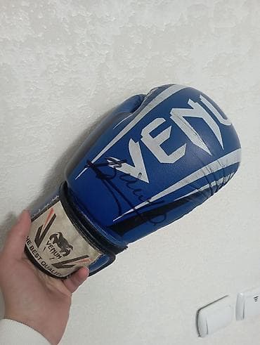 Спорт жана эс алуу: Боксерская перчатка Venum, синяя ❗С ОРИГИНАЛЬНОЙ ПОДПИСЬЮ АБСОЛЮТНОГО — 1