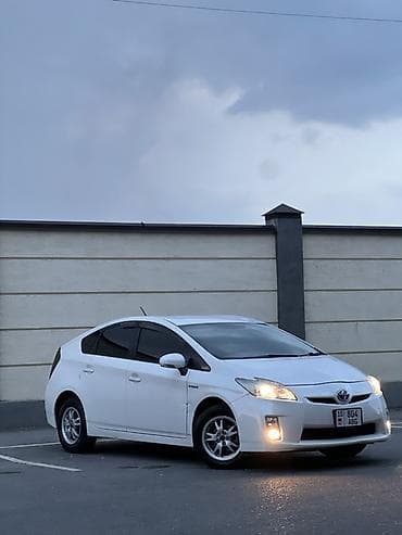 машина жентра: Toyota Prius: 2010 г., 1.8 л, Вариатор, Гибрид, Хэтчбэк — 9