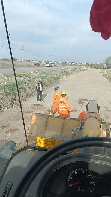 требуется мини швейный цех: Водител погрузчика — 3