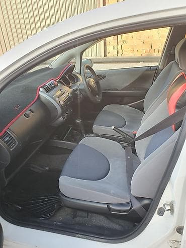 Транспорт: Honda Fit: 2002 г., 1.3 л, Автомат, Бензин, Хэтчбэк — 4