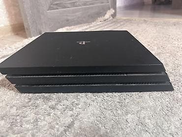 Игровая приставка Sony PlayStation 4 Pro. Модель в фирменном черном — 1