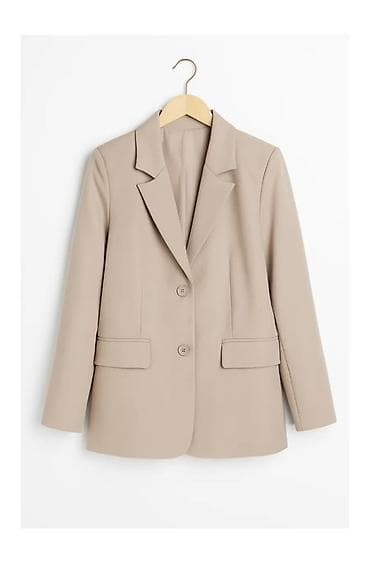 Бежевый женский пиджак - Классический крой с прямой линией плеч и