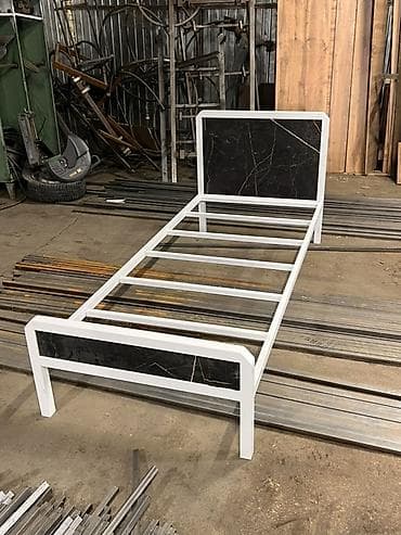 Односпальные кровати: Односпальная металлическая кровать с декоративными вставками под — 2