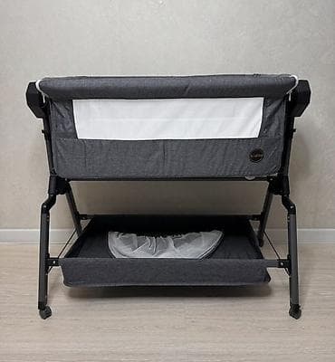 maxi cosy: Детская приставная кроватка, Б/у, С колесиками, цвет - Серый — 1